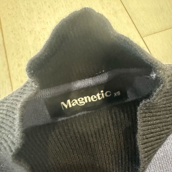 Blue magnetic turtleneck sweater - Picture 4 of 6